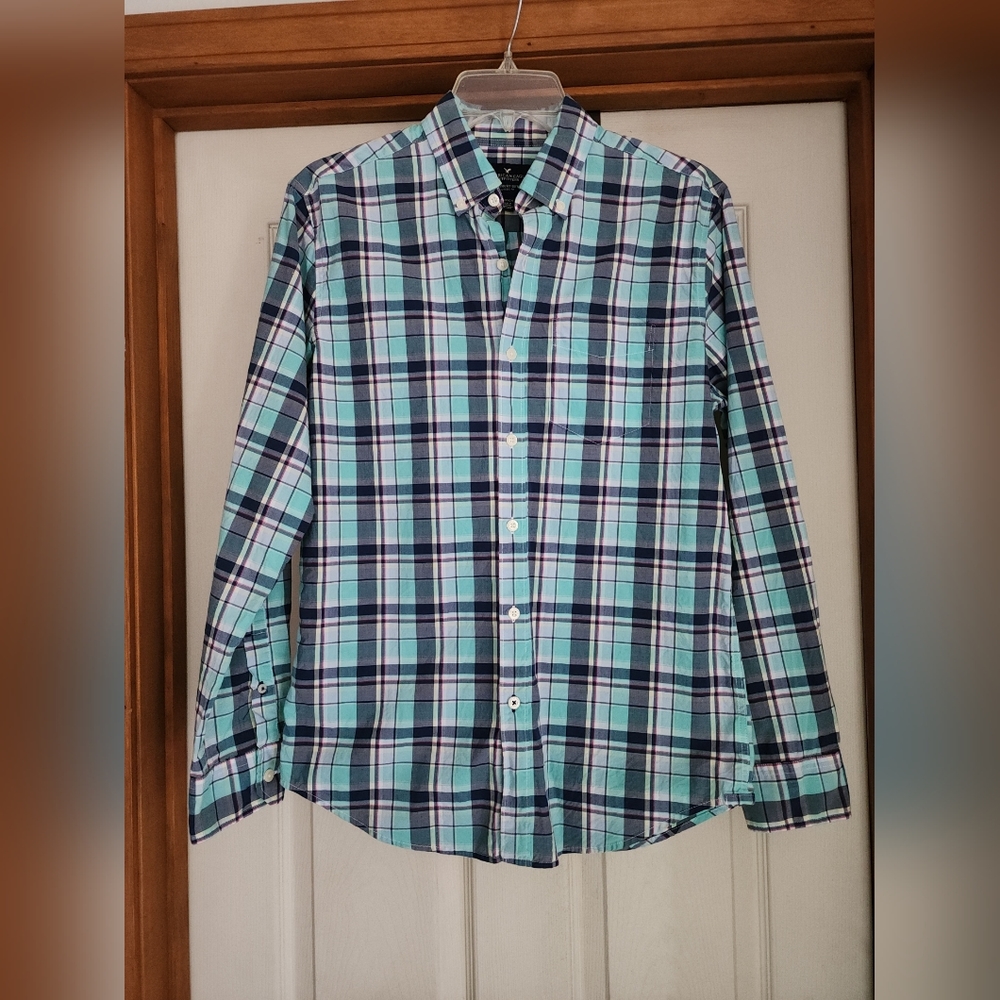 American Eagle Setiously Soft Classic Fit Plaid Button Down Plaid Small